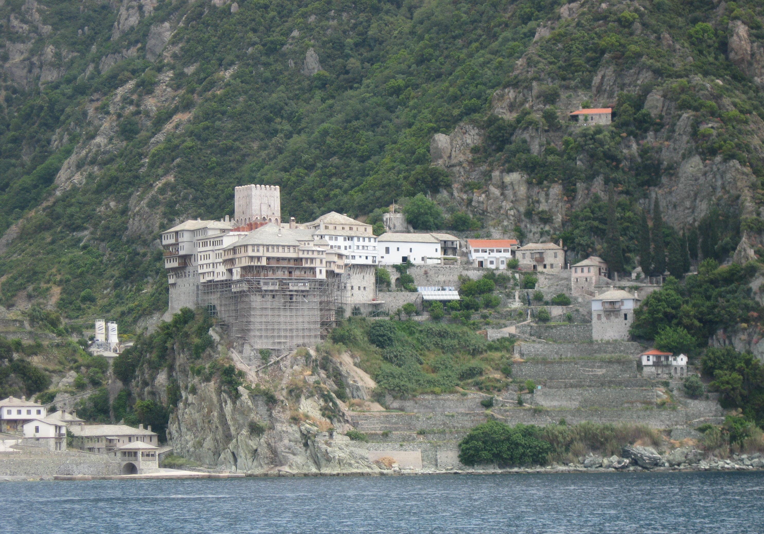Photo: Explorer1940, CC BY-SA 4.0, via Wikimedia Commons (https://commons.wikimedia.org/wiki/File:Athos_--_Dionysiou_Monastery_03.jpg)