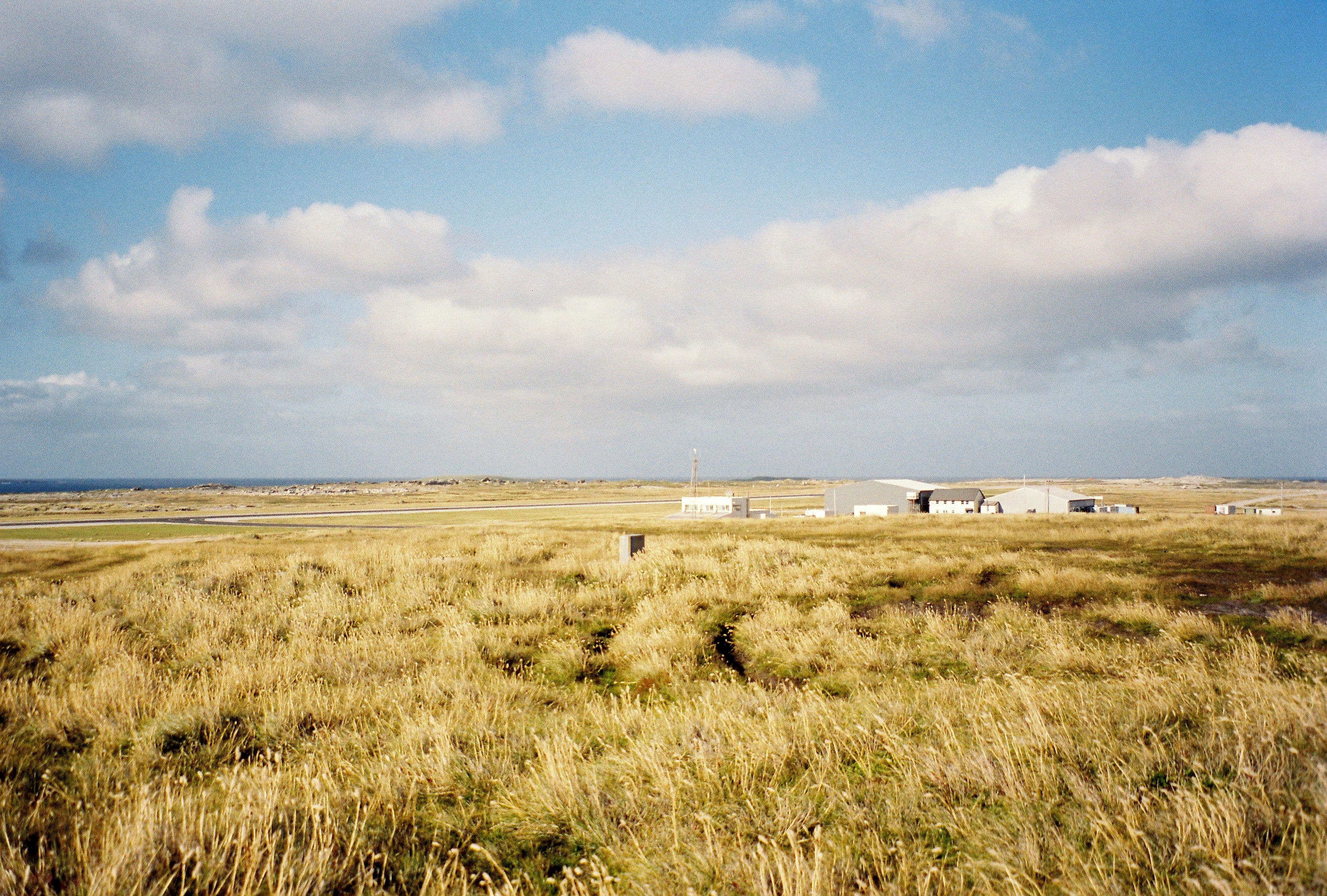 Photo: Apcbg, Public domain, via Wikimedia Commons (https://commons.wikimedia.org/wiki/File:Stanley-Airport.JPG)