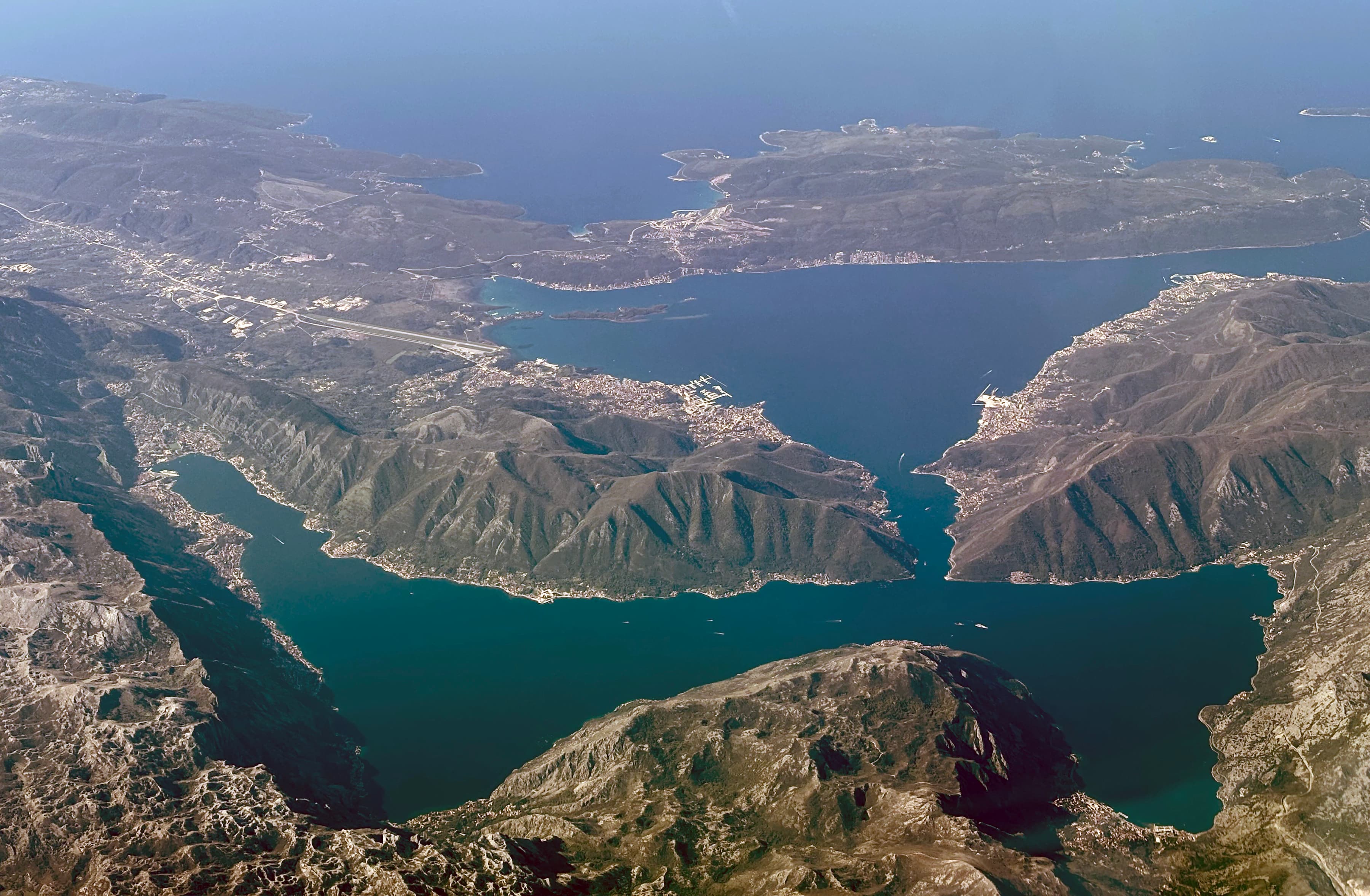 Photo: kallerna, CC BY-SA 4.0, via Wikimedia Commons (https://commons.wikimedia.org/wiki/File:Kotor_aerial_1.jpg)