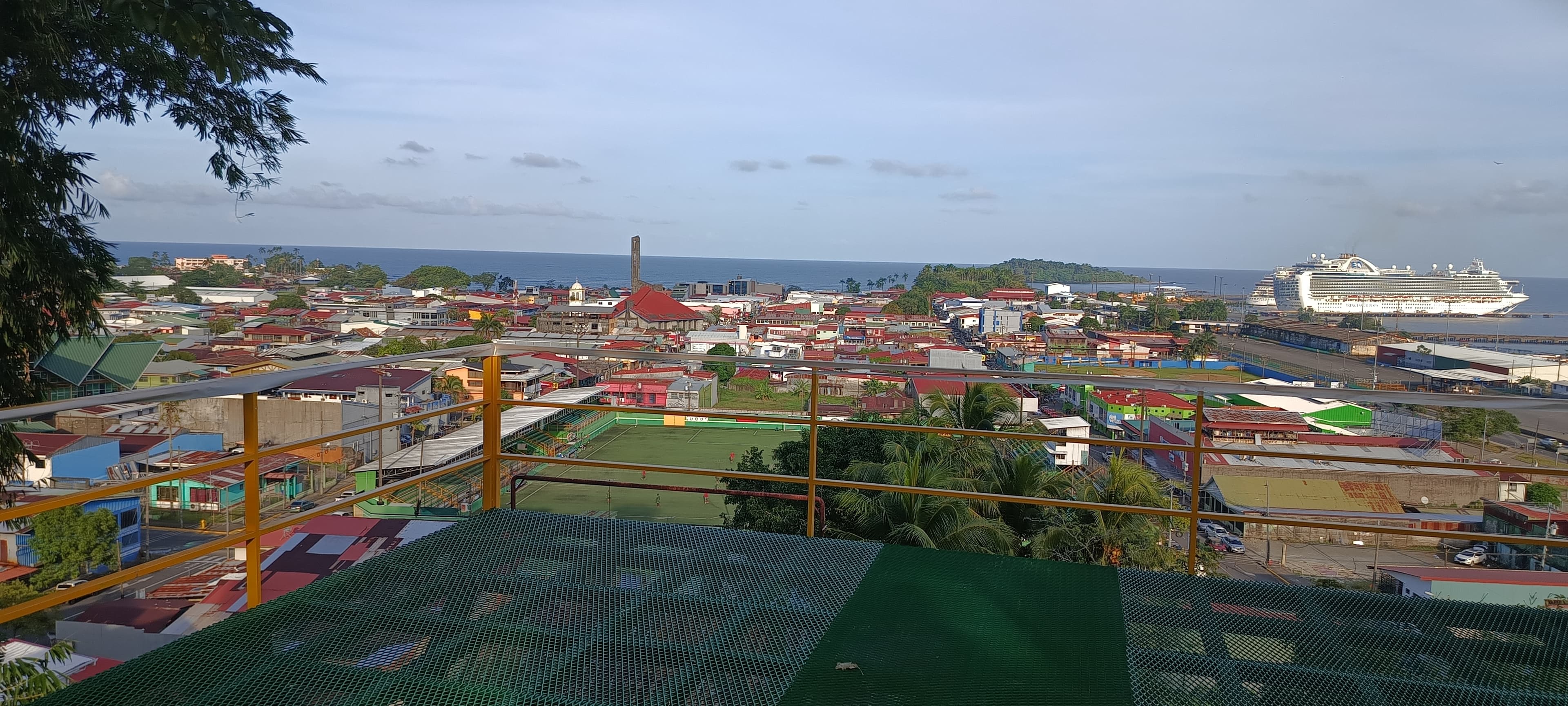 Photo: AndSalx95, CC BY-SA 4.0, via Wikimedia Commons (https://commons.wikimedia.org/wiki/File:Lim%C3%B3n_-_Panoramic_view_from_Downtown_Lim%C3%B3n.jpg)