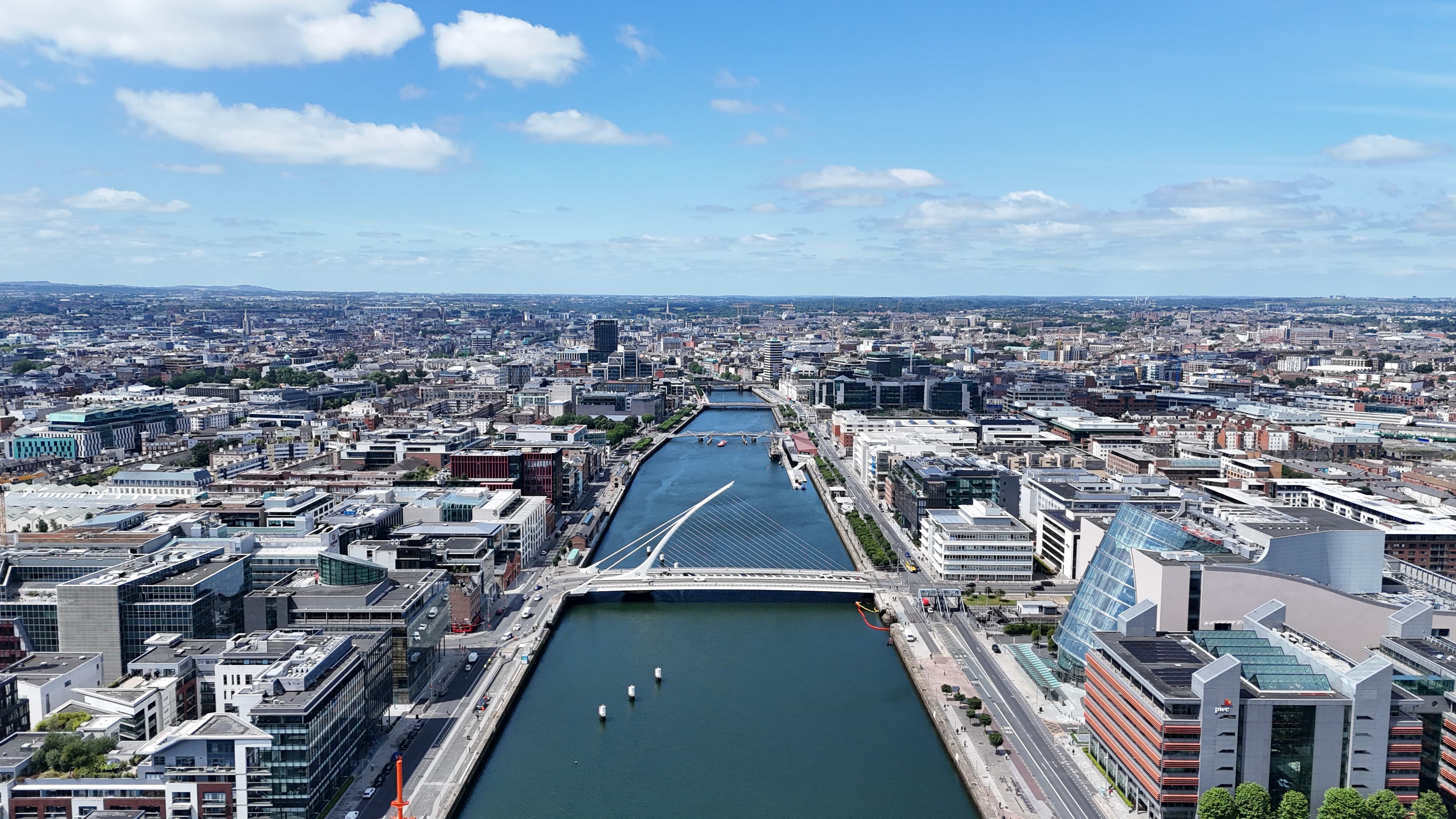 Photo: 瑞丽江的河水, CC BY-SA 4.0, via Wikimedia Commons (https://commons.wikimedia.org/wiki/File:Dublin_-_aerial_-_2025-07-07_01.jpg)