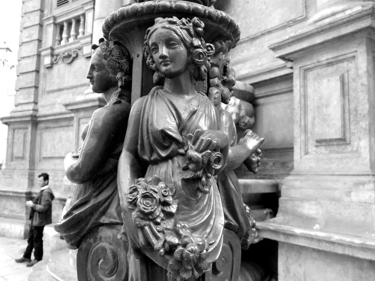 Photo: gnuckx, CC BY 2.0, via Wikimedia Commons (https://commons.wikimedia.org/wiki/File:Palermo-Sicily-Italy_-_Creative_Commons_by_gnuckx_(3491867191).jpg)