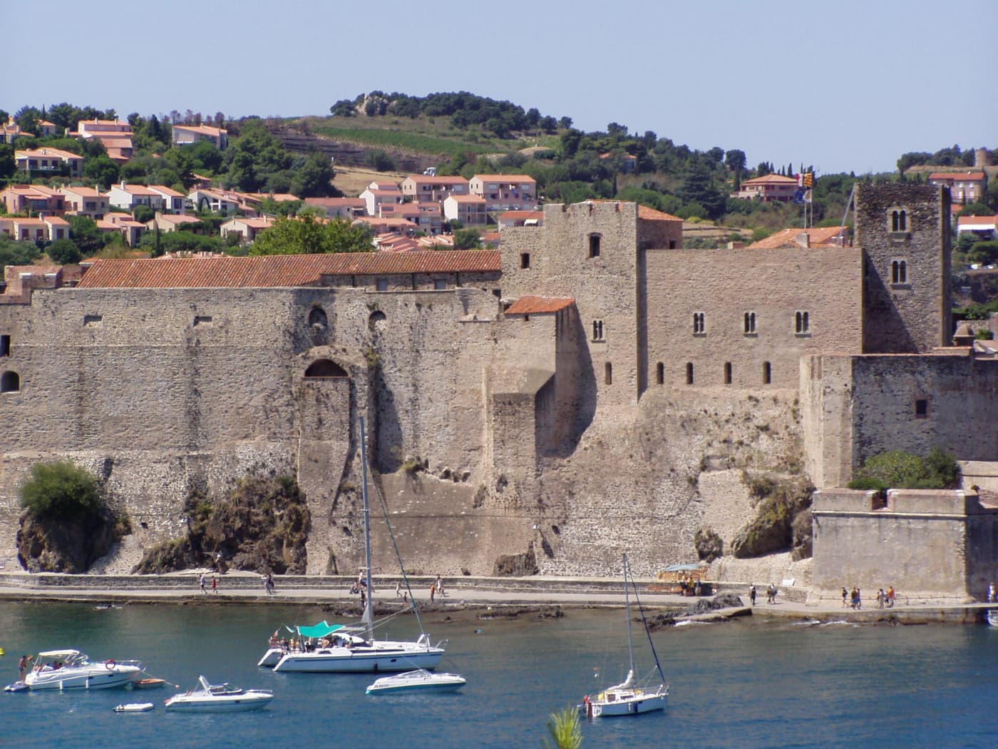 Photo: Marek Ślusarczyk (Tupungato) Photo gallery, CC BY 3.0, via Wikimedia Commons (https://commons.wikimedia.org/wiki/File:Chateau_Royal_de_Collioure,_France.jpg)