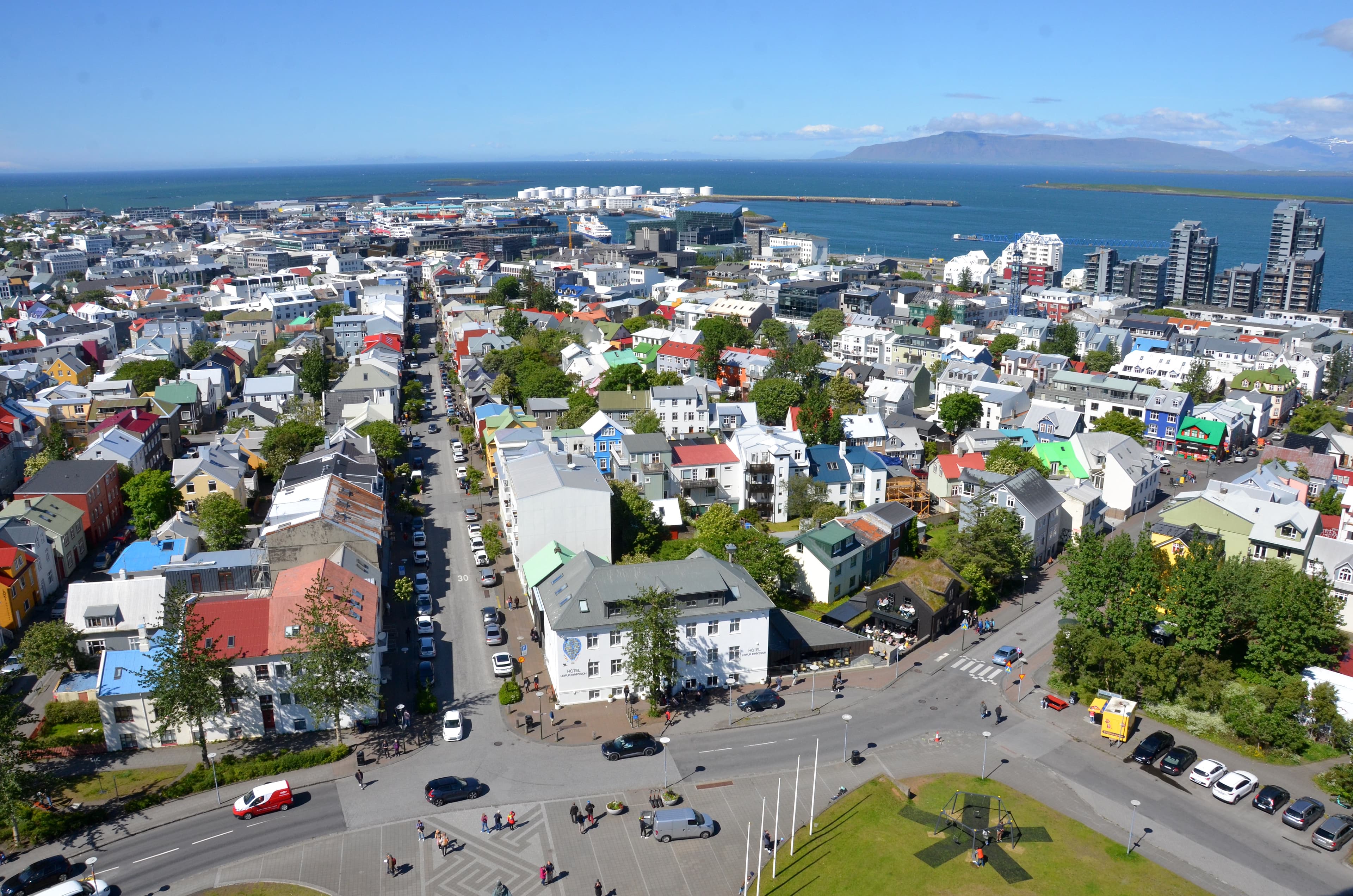 Photo: Olga Ernst, CC BY-SA 4.0, via Wikimedia Commons (https://commons.wikimedia.org/wiki/File:Reykjav%C3%ADk,_view_from_Hallgr%C3%ADmskirkja_(2).jpg)