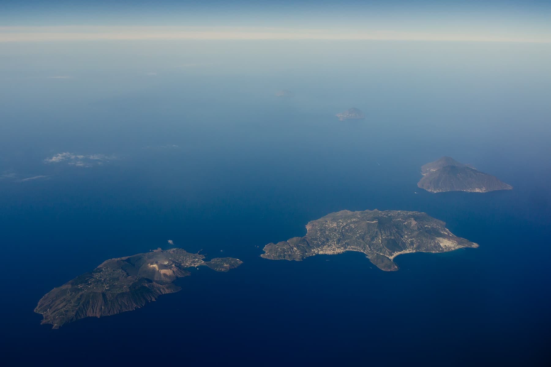 Photo: Wolfram Schubert from Germany, CC BY 2.0, via Wikimedia Commons (https://commons.wikimedia.org/wiki/File:Liparic_Islands.jpg)