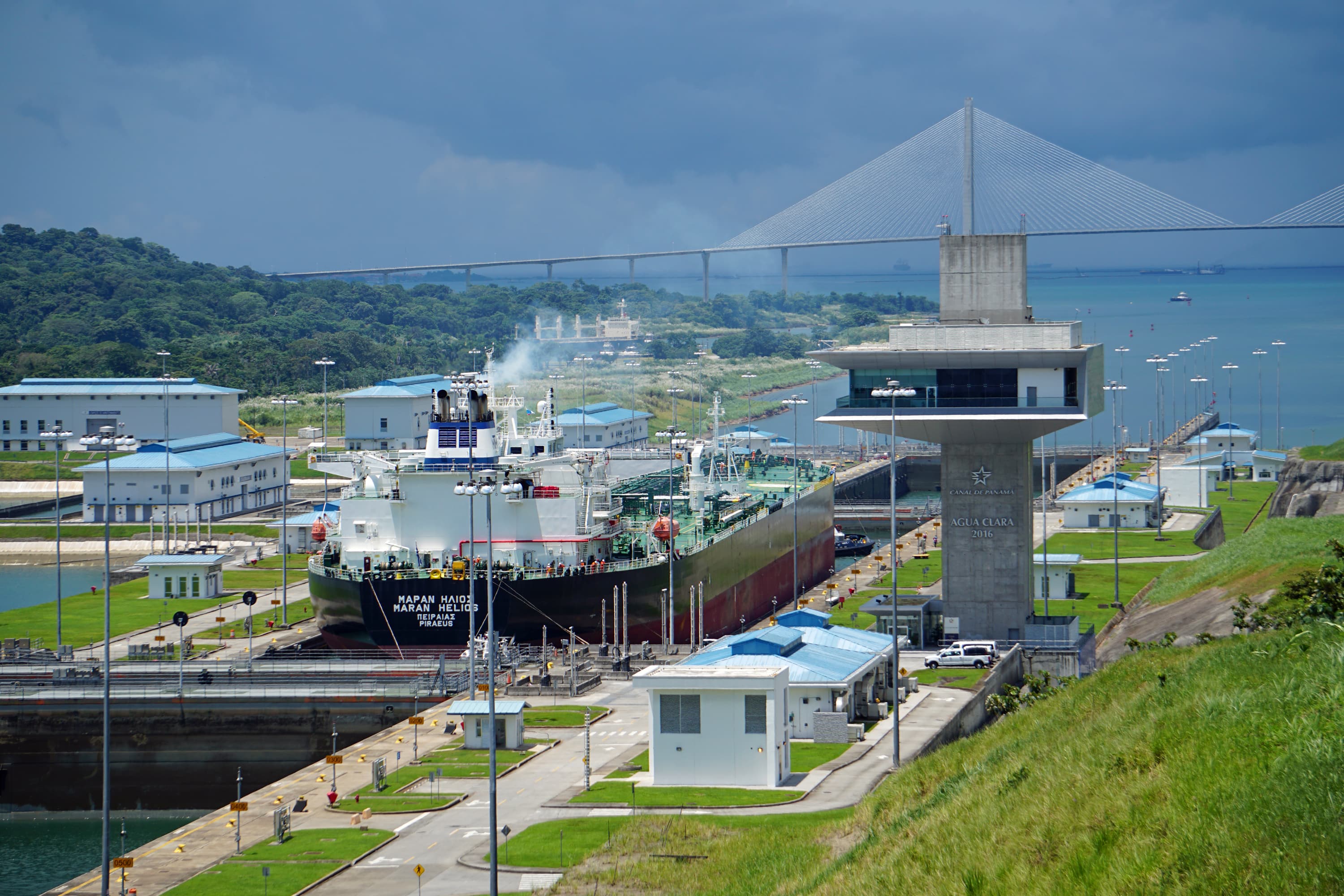 Photo: Mariordo (Mario Roberto Durán Ortiz), CC BY-SA 4.0, via Wikimedia Commons (https://commons.wikimedia.org/wiki/File:Agua_Clara_Locks_09_2019_0822.jpg)