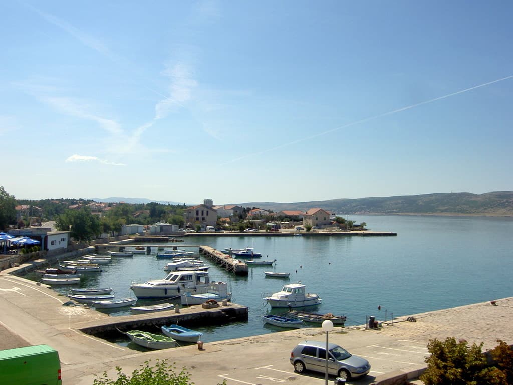 Photo: JOADL, CC BY-SA 3.0, via Openverse (https://commons.wikimedia.org/w/index.php?curid=2334329)