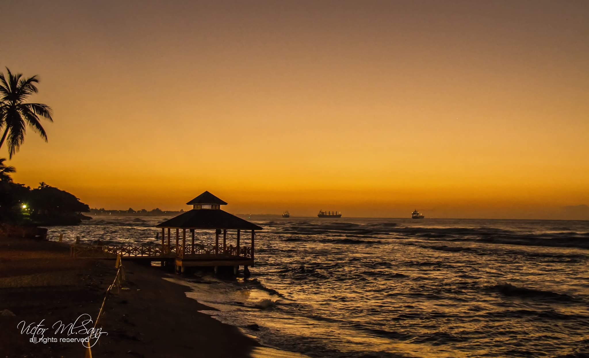 Photo: Victor Ml Sanz, CC BY 3.0, via Wikimedia Commons (https://commons.wikimedia.org/wiki/File:Amanecer_Playa_Guibia_Santo_Domingo_(147620045).jpeg)
