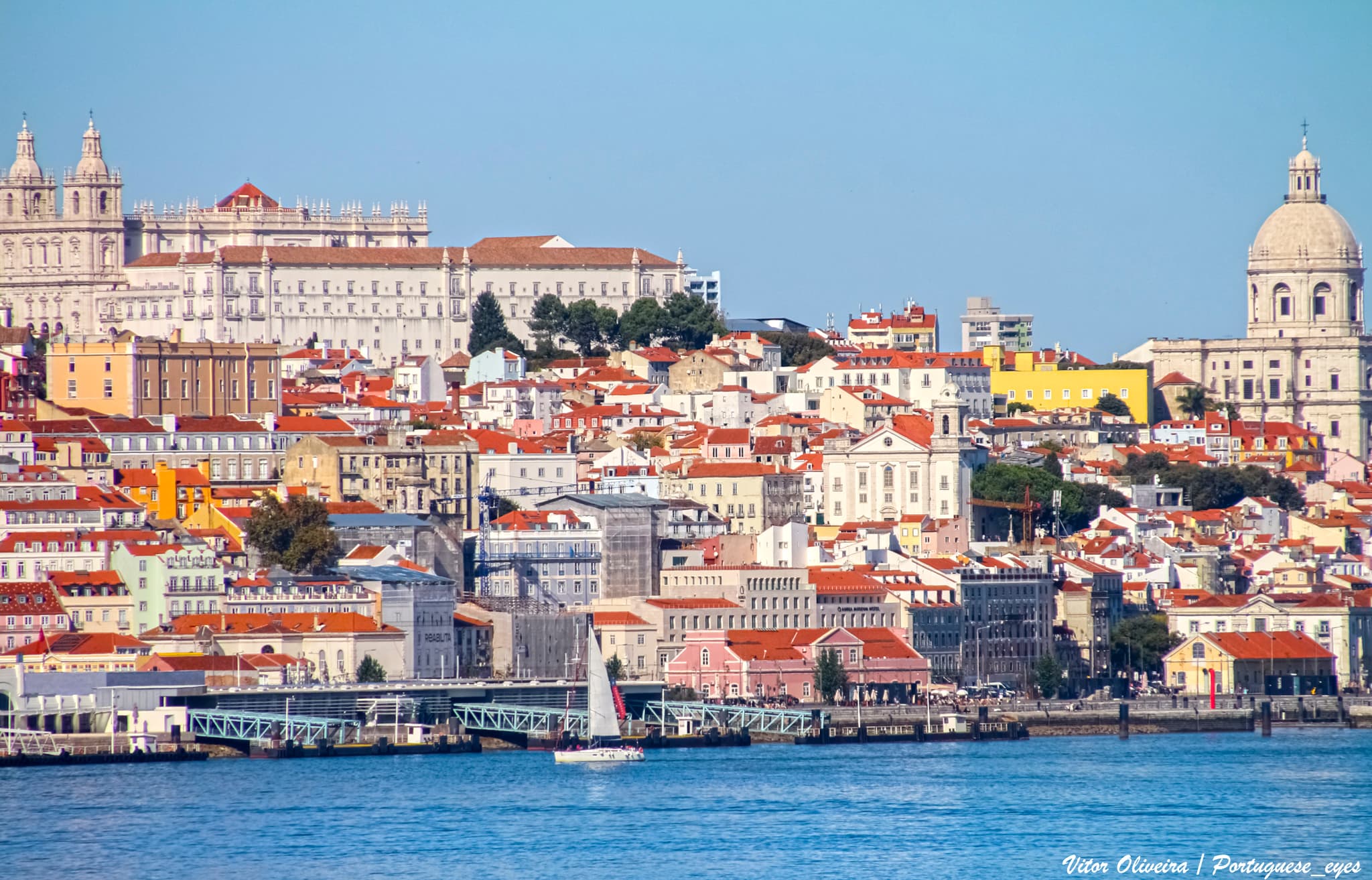 Photo: Vitor Oliveira from Torres Vedras, PORTUGAL, CC BY-SA 2.0, via Wikimedia Commons (https://commons.wikimedia.org/wiki/File:Lisboa_-_Portugal_(52597836992).jpg)