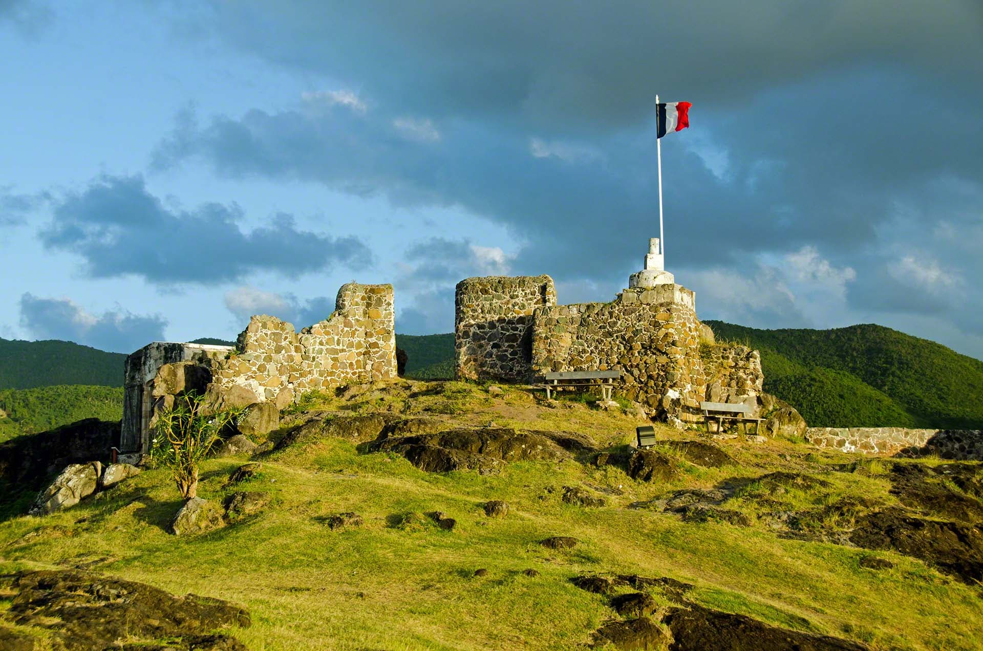 Photo: SV Zanshin, CC BY-SA 3.0, via Wikimedia Commons (https://commons.wikimedia.org/wiki/File:Fort_St._Louis_over_Marigot,_St._Martin_-_panoramio.jpg)