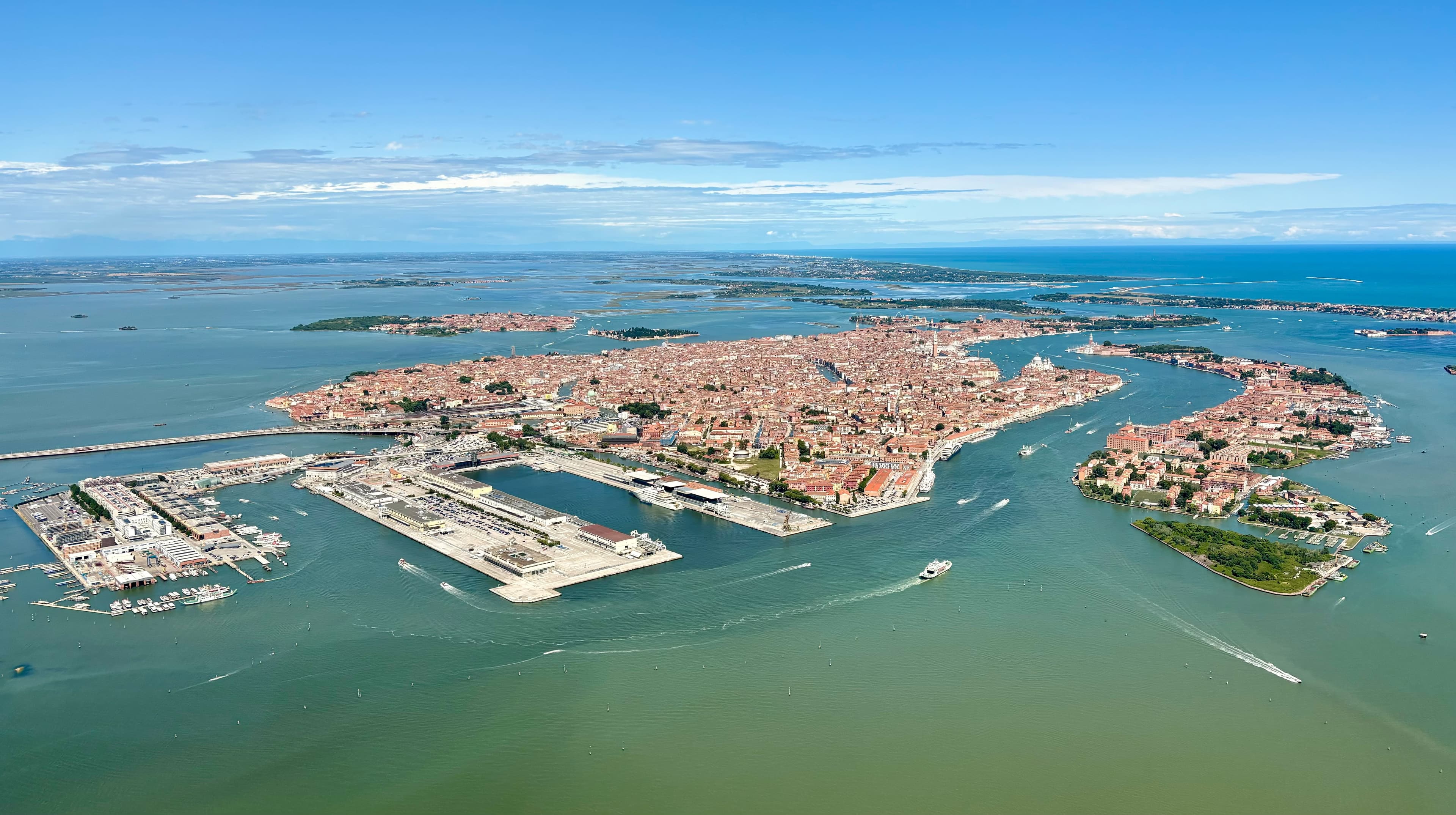 Photo: kallerna, CC BY-SA 4.0, via Wikimedia Commons (https://commons.wikimedia.org/wiki/File:Venezia_aerial_view.jpg)