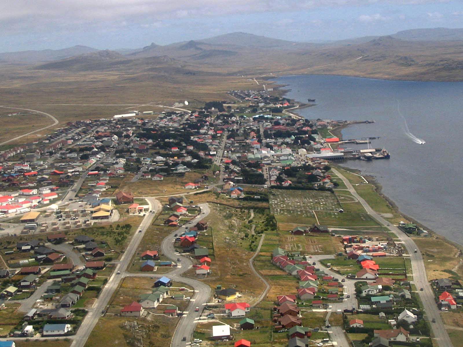 Photo: unknown author, CC BY-SA 3.0, via Wikimedia Commons (https://commons.wikimedia.org/wiki/File:Aerial_photo_Port_Stanley.jpg)