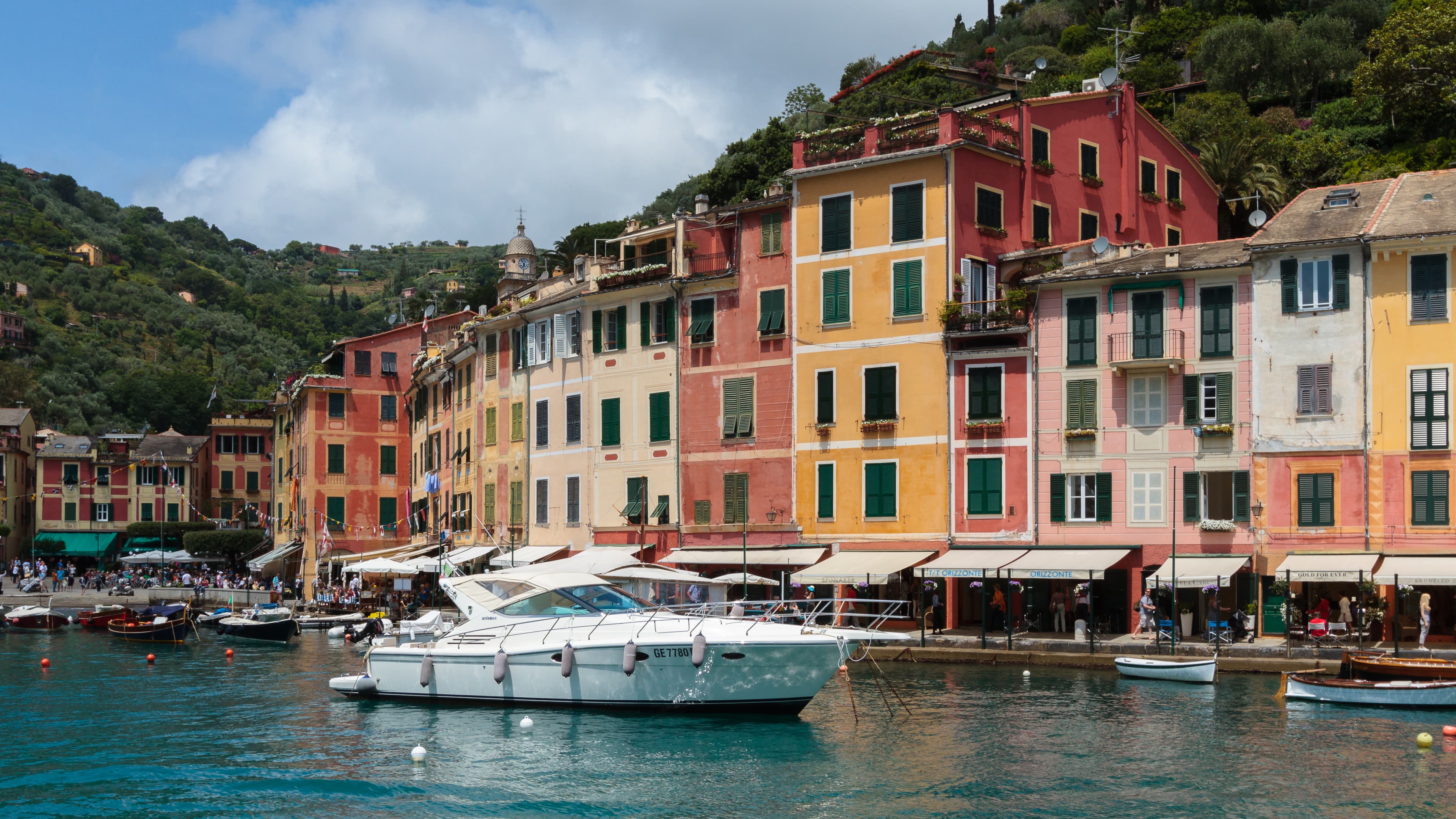 Photo: Pierre-Selim Huard, CC BY 4.0, via Wikimedia Commons (https://commons.wikimedia.org/wiki/File:Portofino_-_2016-06-02_-_Harbor.jpg)