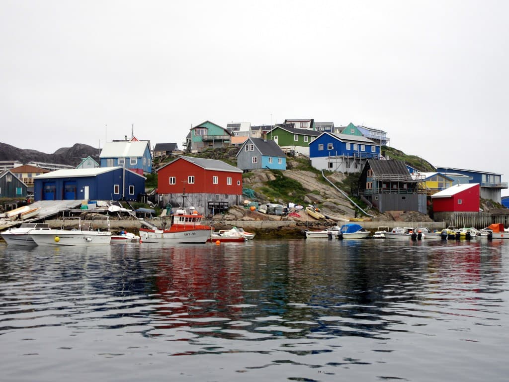 Photo: David Stanley from Nanaimo, Canada, CC BY 2.0, via Wikimedia Commons (https://commons.wikimedia.org/wiki/File:Maniitsoq_(52675689990).jpg)