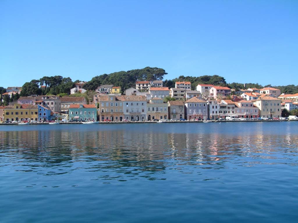Photo: K. Korlevic, Public domain, via Wikimedia Commons (https://commons.wikimedia.org/wiki/File:Mali_Losinj_01.jpg)