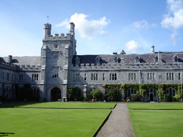 Photo: raps, CC BY-SA 2.0, via Wikimedia Commons (https://commons.wikimedia.org/wiki/File:University_College_Cork_-_geograph.org.uk_-_41771.jpg)