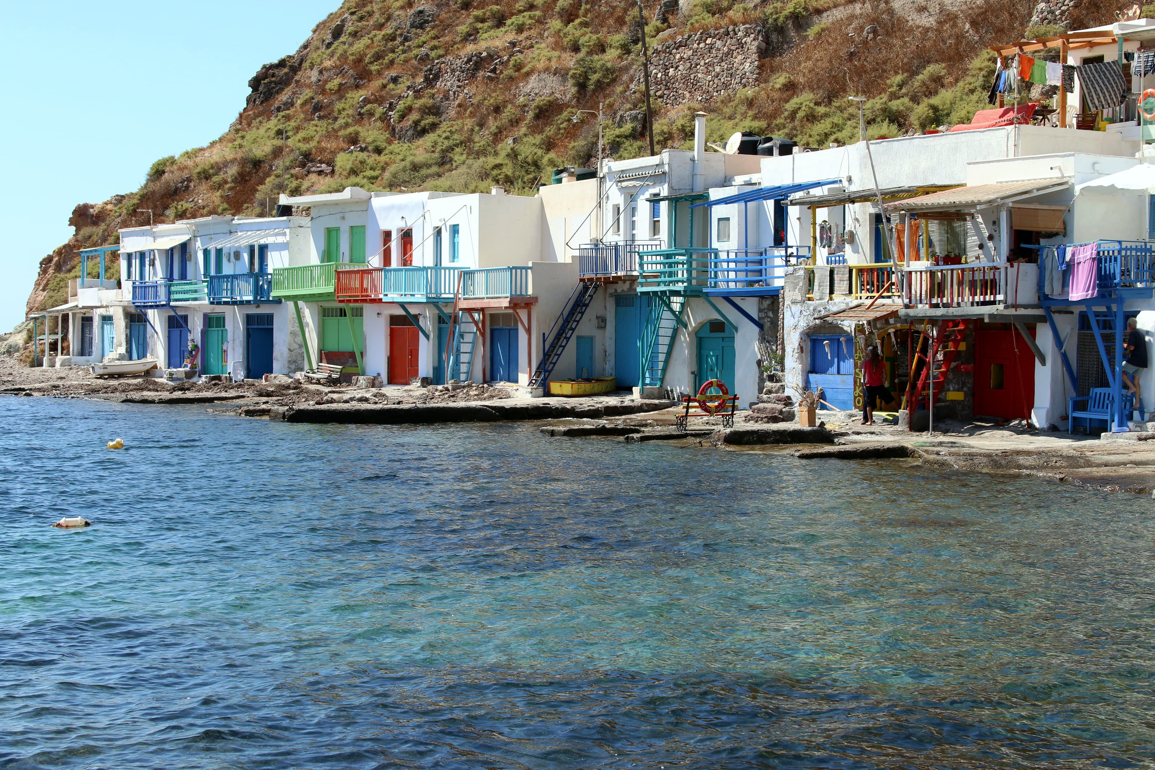 Photo: Zde, CC BY-SA 4.0, via Wikimedia Commons (https://commons.wikimedia.org/wiki/File:Klima_on_Milos,_syrmata,_152734.jpg)