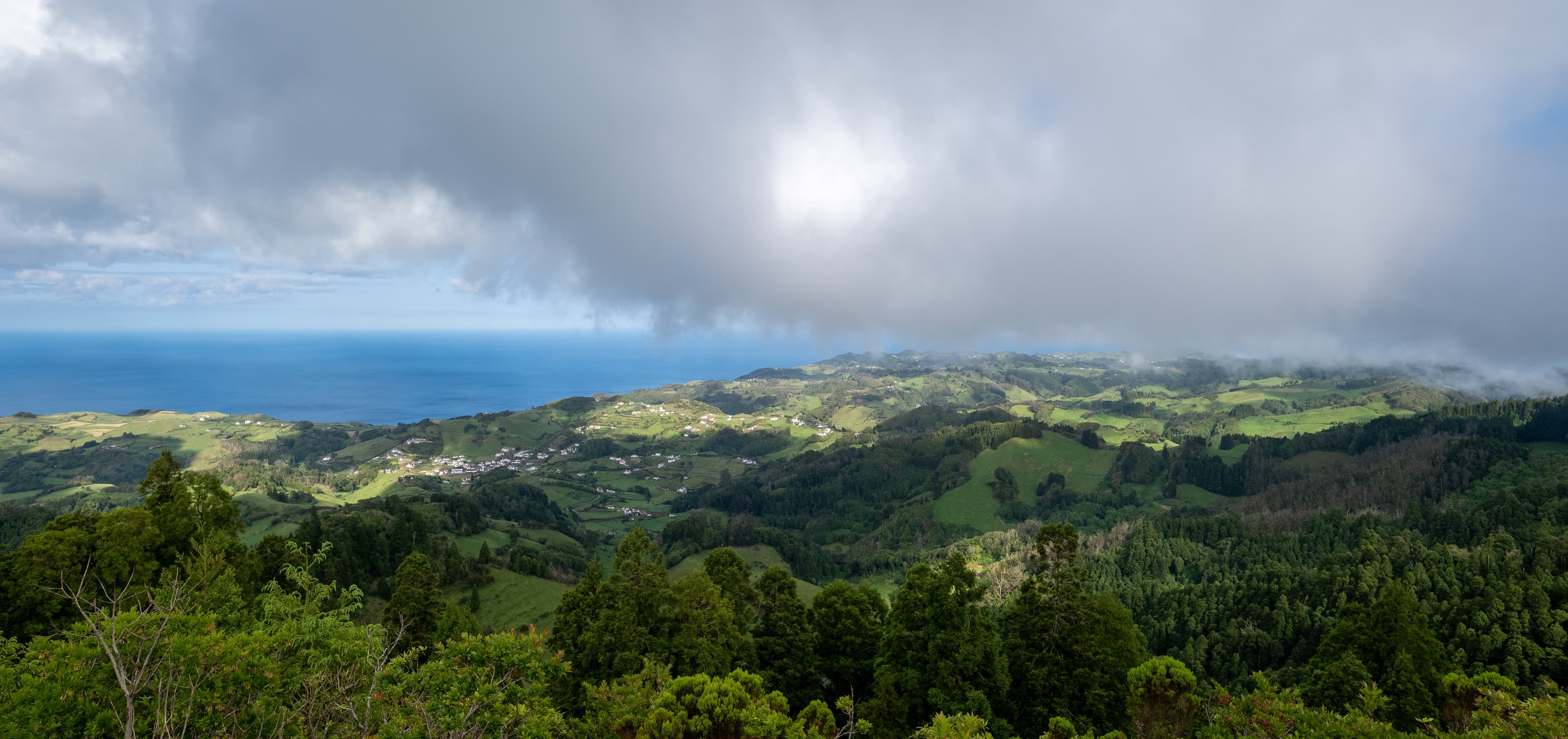 Photo: Jules Verne Times Two, CC BY-SA 4.0, via Wikimedia Commons (https://commons.wikimedia.org/wiki/File:Panoramic_view_from_Pico_Alto,_Santa_Maria,_Azores,_Portugal_(PPL2-Enhanced)_julesvernex2.jpg)