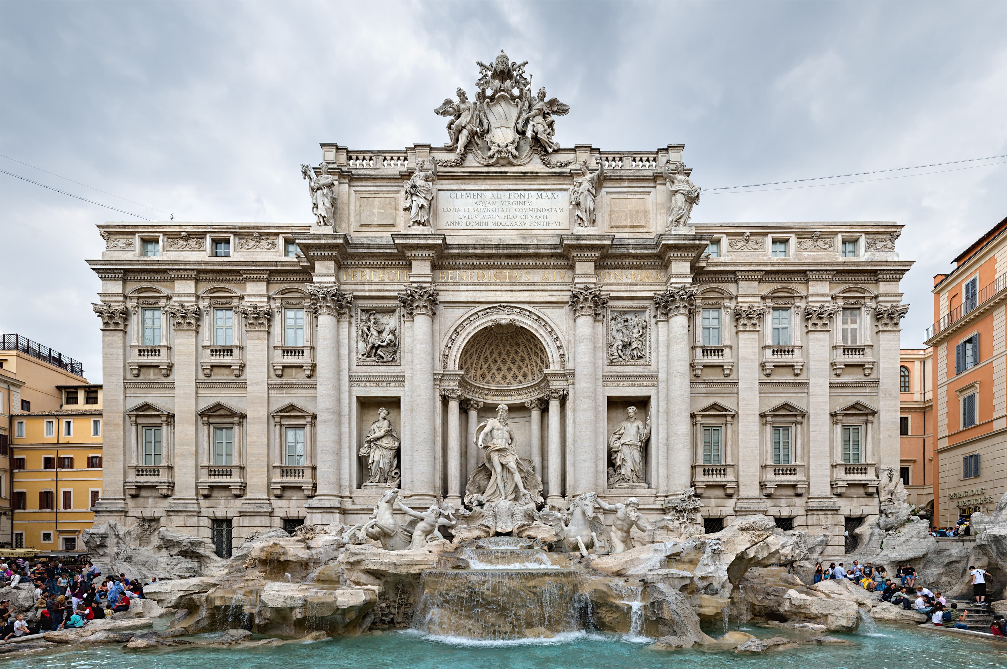 Photo: Diliff, CC BY 3.0, via Wikimedia Commons (https://commons.wikimedia.org/wiki/File:Trevi_Fountain,_Rome,_Italy_2_-_May_2007.jpg)