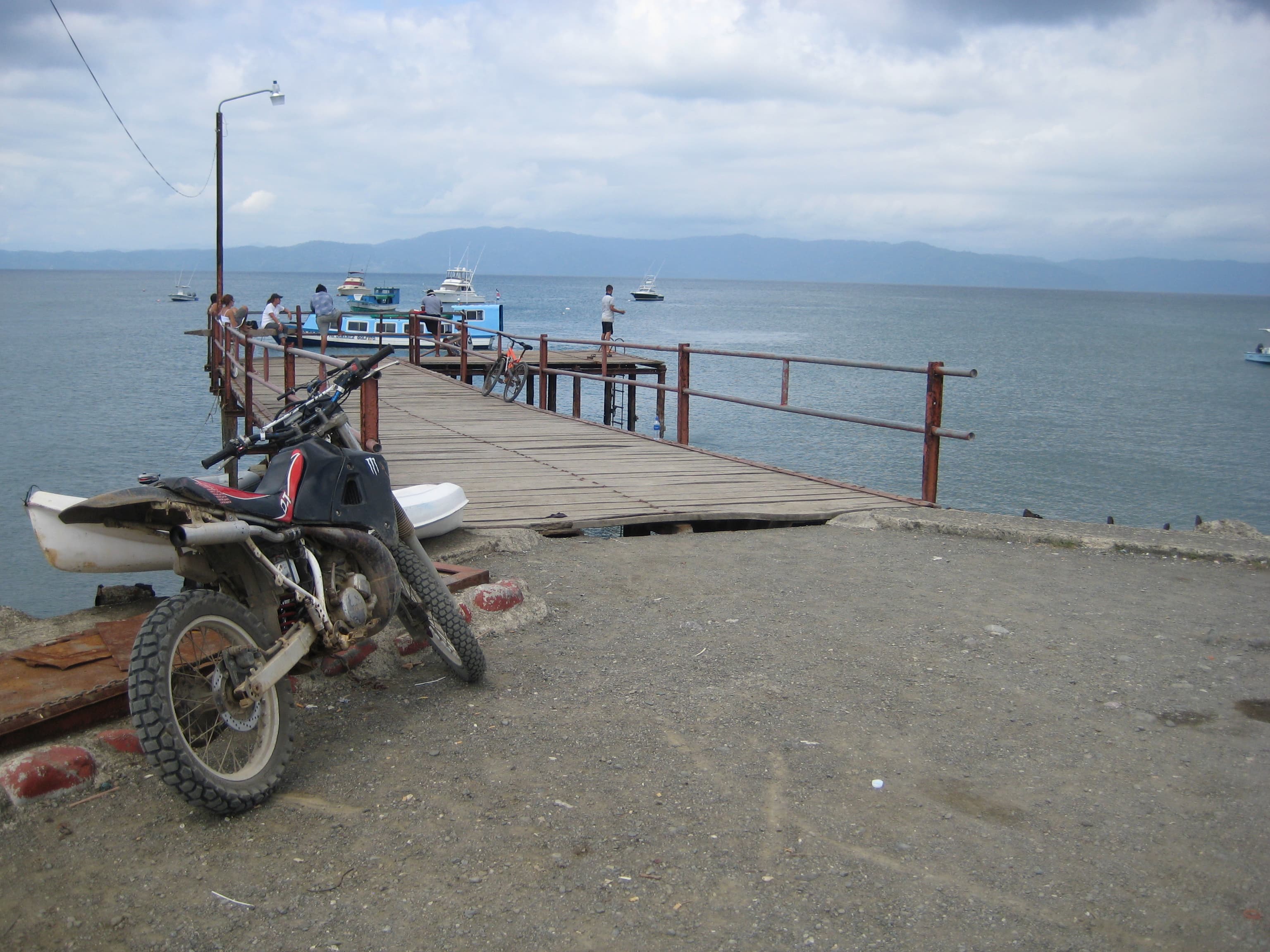 Photo: Norbert Utz, CC BY-SA 3.0, via Wikimedia Commons (https://commons.wikimedia.org/wiki/File:Puerto_jimenez.JPG)