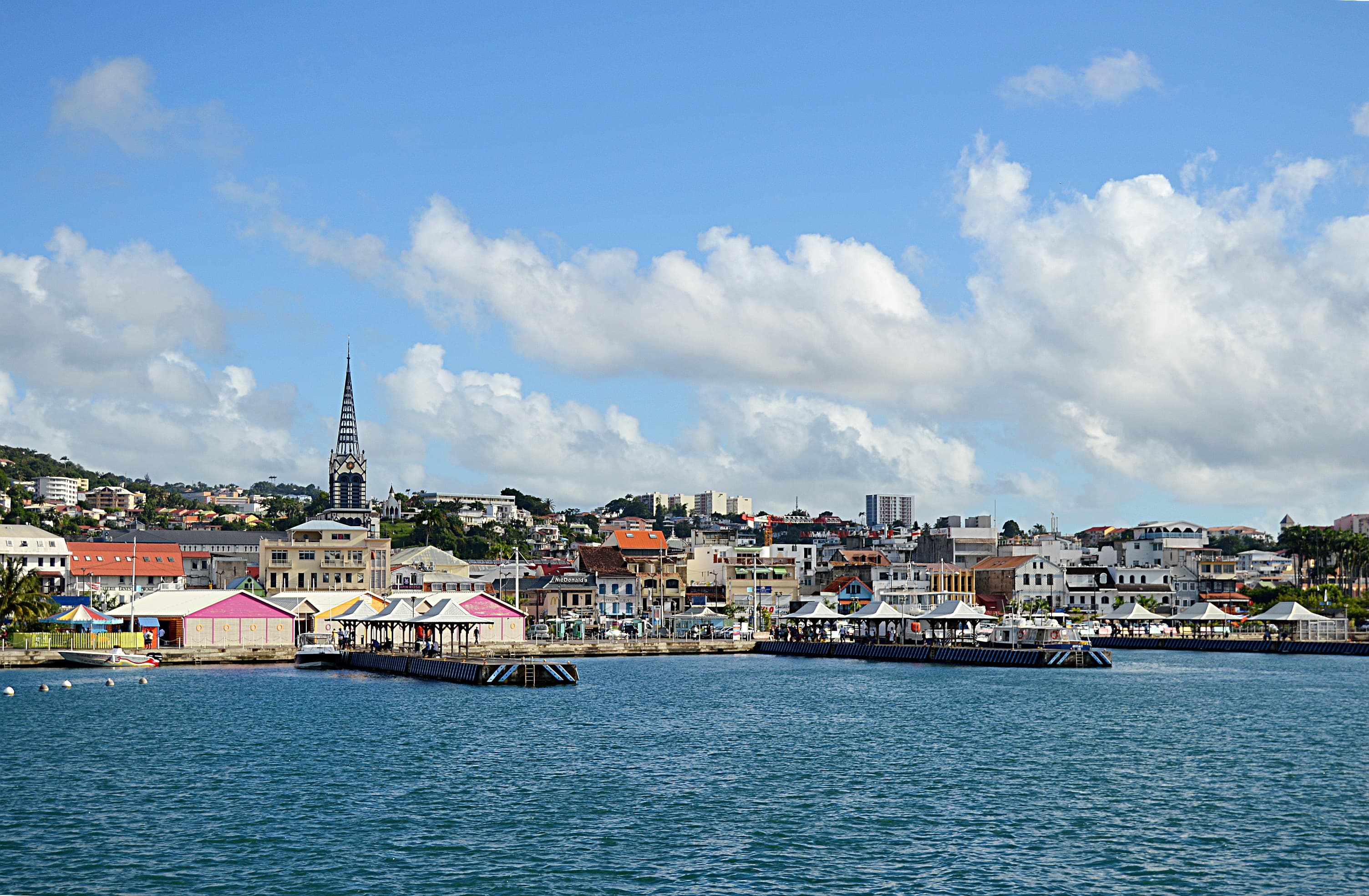 Photo: Scott S Bateman, CC BY-SA 4.0, via Wikimedia Commons (https://commons.wikimedia.org/wiki/File:Fort-de-france-harbor.jpg)