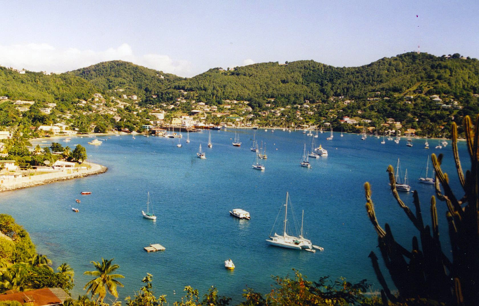 Photo: David Broad, CC BY 3.0, via Wikimedia Commons (https://commons.wikimedia.org/wiki/File:Admiralty_Bay,_Port_Elizabeth,_Bequia,_St_Vincent_and_the_Grenadines_-_panoramio.jpg)