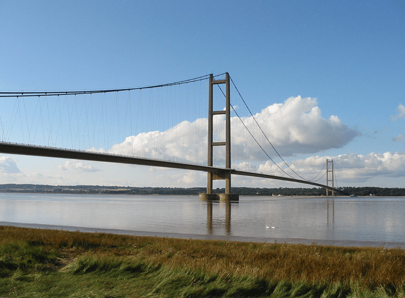 Photo: unknown author, CC BY-SA 3.0, via Wikimedia Commons (https://commons.wikimedia.org/wiki/File:Humber_Bridge.png)