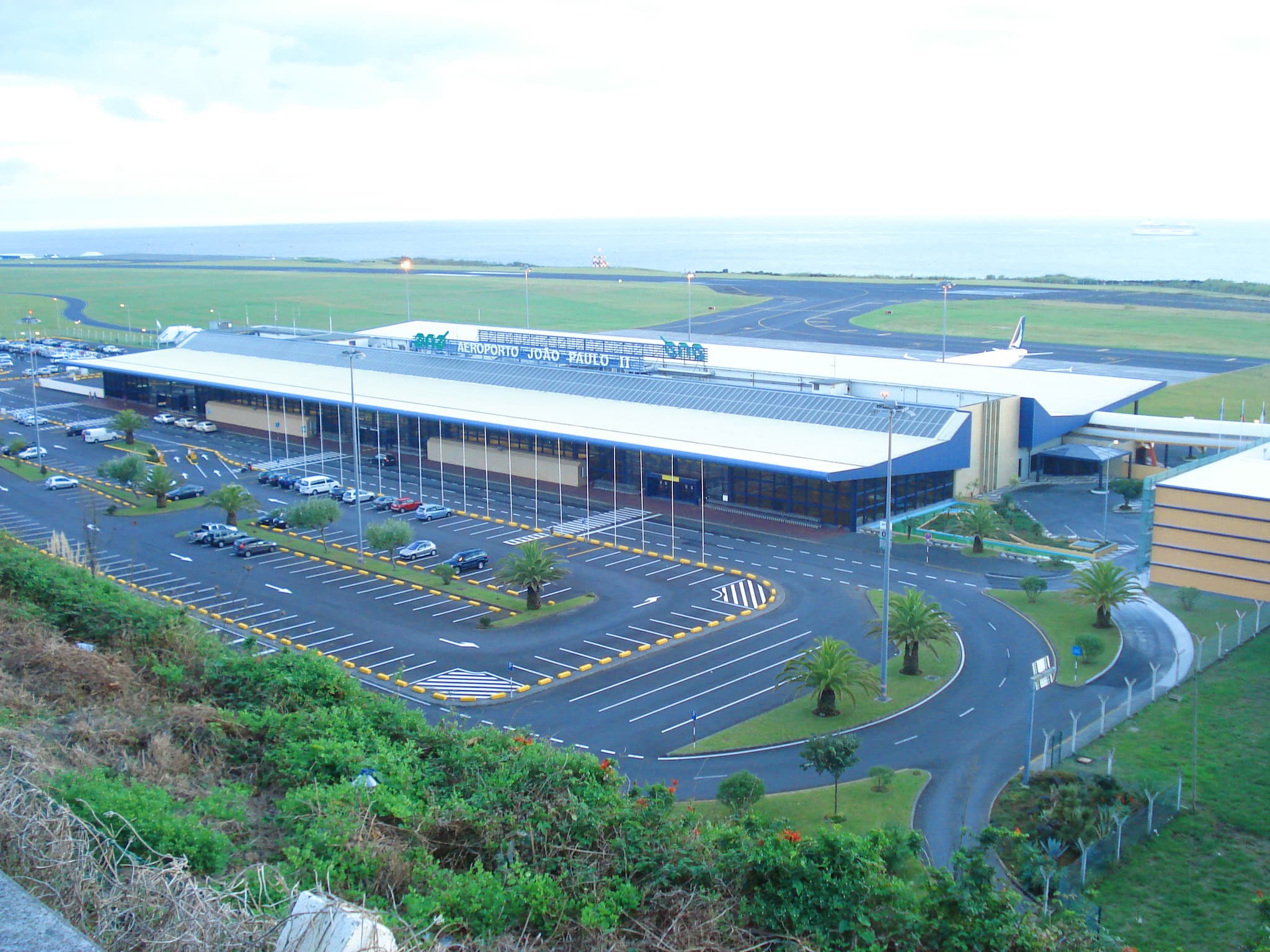 Photo: Ruben JC Furtado, CC BY-SA 3.0, via Wikimedia Commons (https://commons.wikimedia.org/wiki/File:SMG_PDL_Relva_JPaulo2_terminal.jpg)