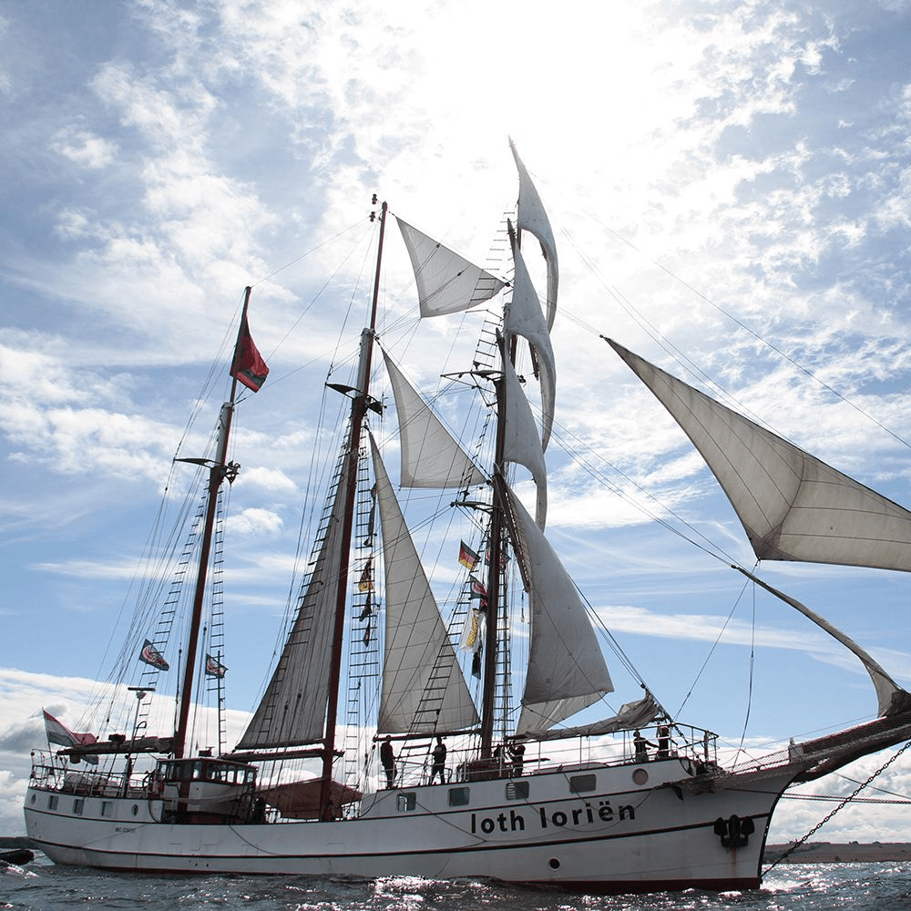 Loth Loriën tall ship