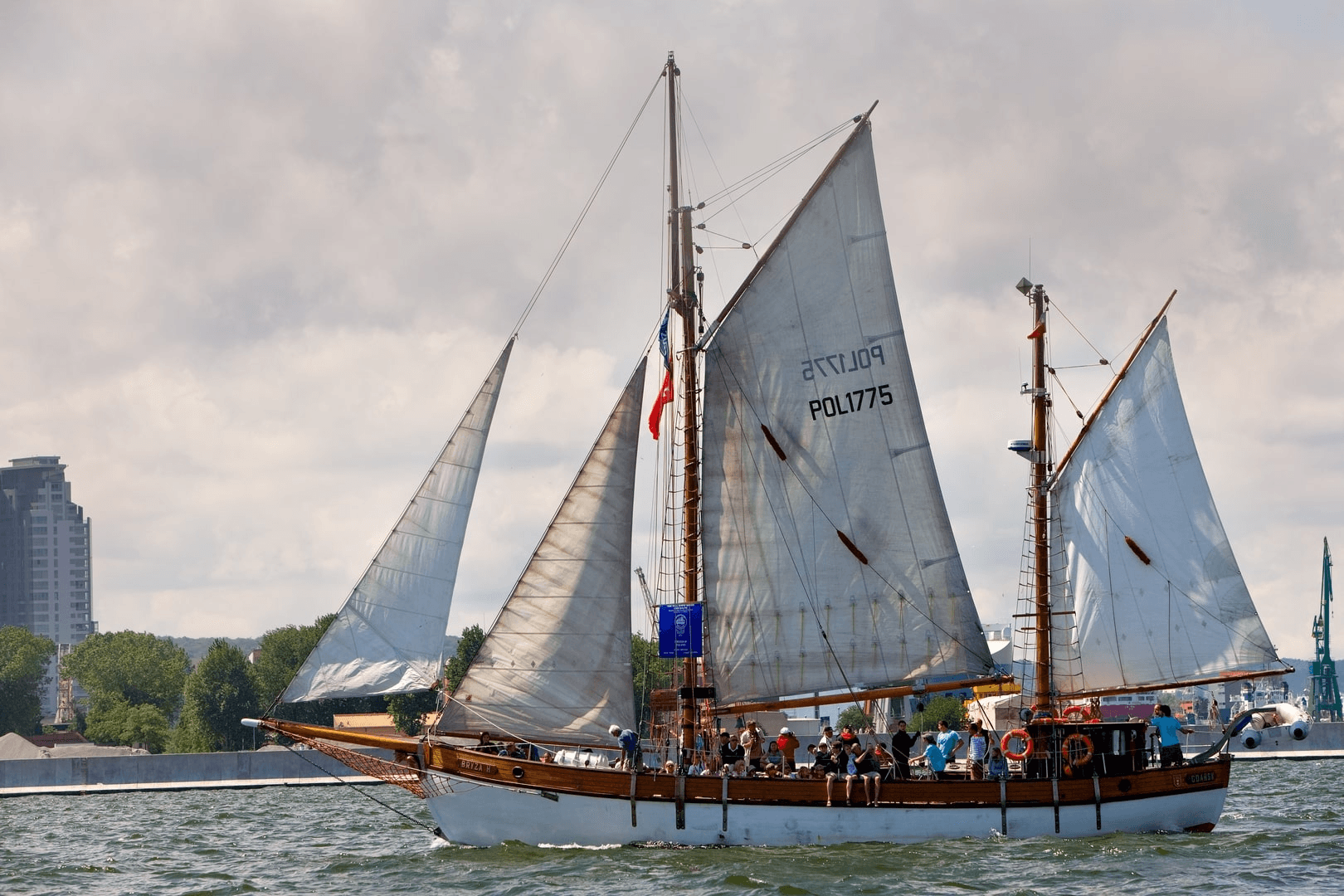 Bryza H tall ship
